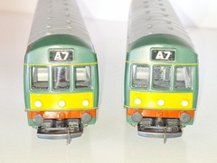 Hornby R157 Diesel Railcar & Trailing Unit. In Excell cond. 2 rail DC. OO. Boxed