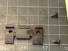 Marx Train 1666 666 Locomotive REAR METAL MOTOR MOUNT CLIP & SCREWS PART LOT A