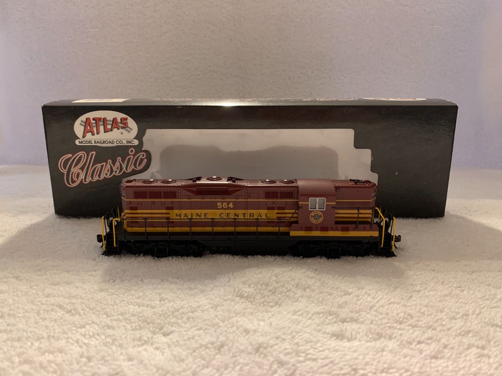 Atlas Classic #8412 HO Scale Maine Central EMD GP7 Locomotive #564 DC tested