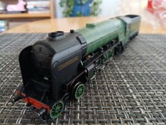Modern OO/HO scale Hornby 4-6-2 Thompson A2/3 Class Steam Locomotive