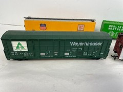 x4 LOT HO Scale Trains Locomotive Large Box Cars Burlington Southern Weyer UP RR