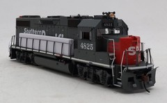 Athearn G68173 HO Southern Pacific GP38-2 EMD Diesel Locomotive with Sound #4825