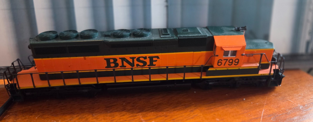 Kato HO Scale, SD40-2, BNSF #6799, Mid w/snoot nose