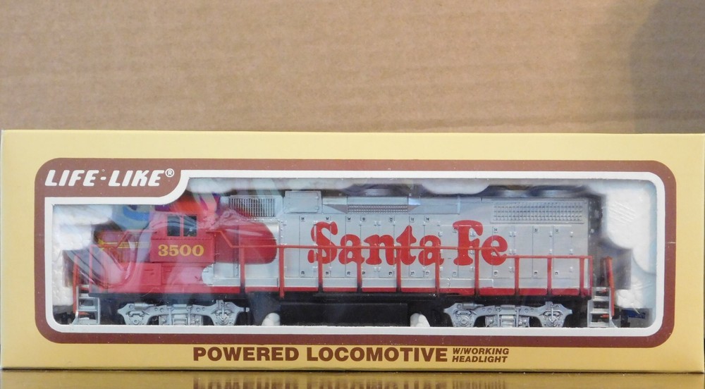 Life-Like GP38 Diesel Locomotive ~ SANTA FE ~ Rd# ATSF 3500 – HO