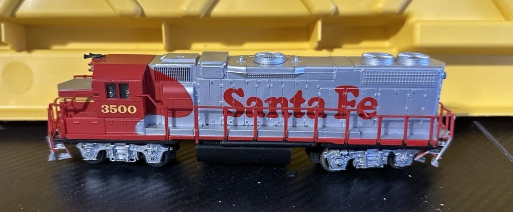 Santa Fe 3500 Red And Silver Complete Official Life Like Model Train
