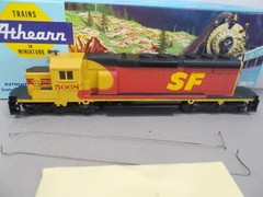 ATHEARN # 4413 ~ SANTA FE (REPAINT) SD40-2 POWERED LOCOMOTIVE # 5068~HO SCALE
