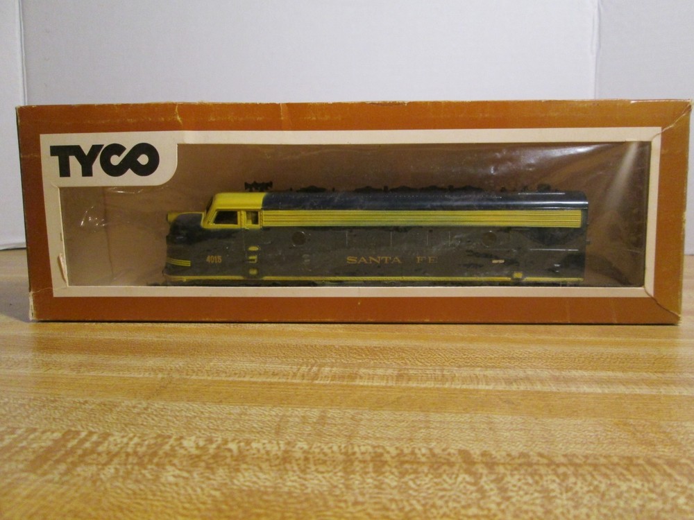* 1/87 HO * Mantua Tyco * Santa Fe EMD F9 A Diesel Locomotive No.4015 TESTED