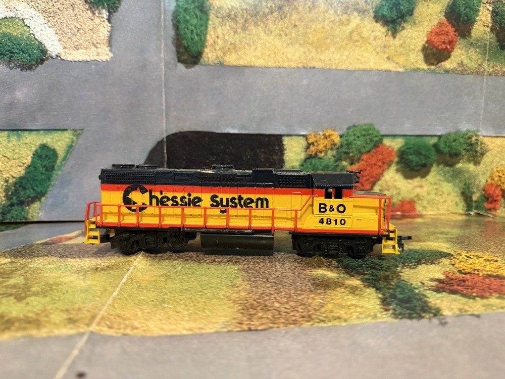 HO Scale Chessie System B&O 4810 Diesel Locomotive Tested Runs