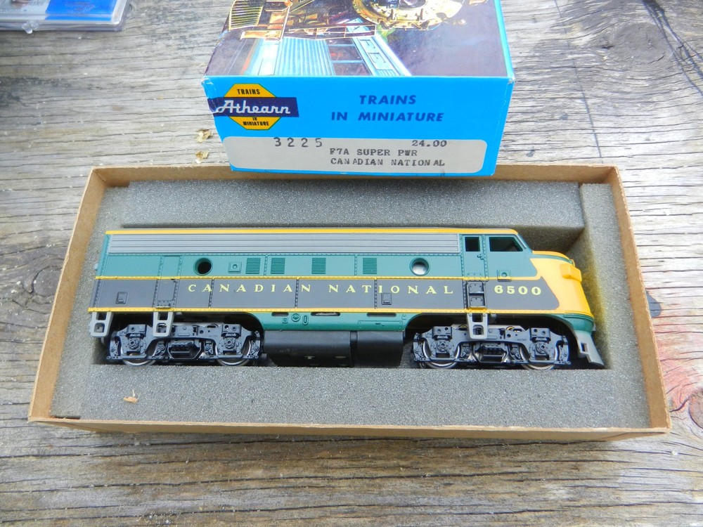 Athearn HO Scale #3225 F7A Canadian National #6500 Powered Diesel Locomotive