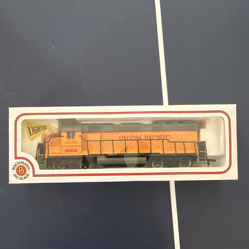 Bachmann HO Diesel Locomotive Union Pacific 866 Yellow Gray Black Lighted Analog