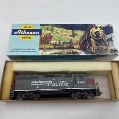 Athearn HO EMD GP40-2 Locomotive Southern Pacific #7134 Train Engine