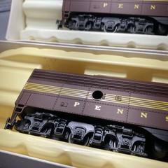 Ho Scale Rivarossi Pennsylvania E-8 (E-9) Diesel Locomotive Set DC exc cond NIB