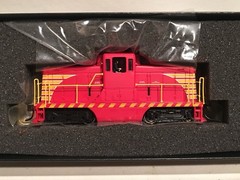 HO Bachmann Spectrum 80036 Red Unlettered GE 44 Ton Switcher Diesel Locomotive