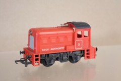 TRIANG HORNBY R253 BR RED 0-4-0 DOCK AUTHORITY DIESEL SHUNTER LOCOMOTIVE 3 om