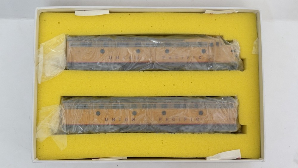 Oriental Limited HO EMD E9A + E9B 2400HP UP Locomotive Set, Brass