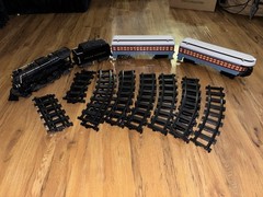 Polar Express Train Model Engine, Coal Car, Passenger Cars & Track Untested