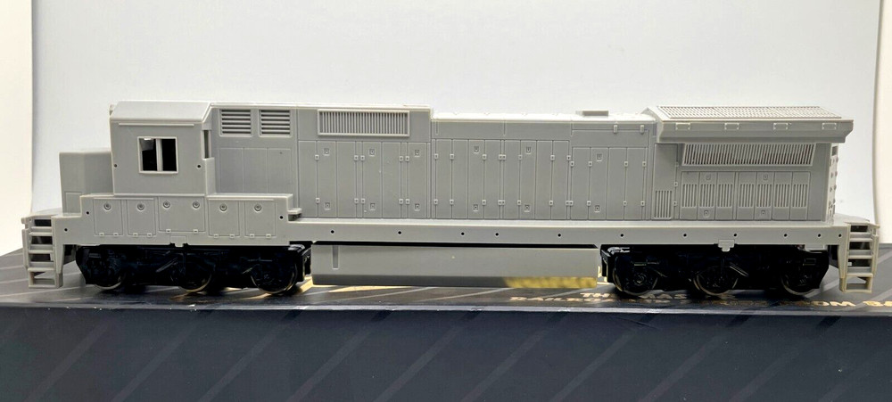 HO BACHMANN SPECTRUM 85001 DASH 8-40C UNDECORATED