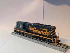 Walthers Mainline HO Scale Rio Grande 5904 Diesel Locomotive Black Orange
