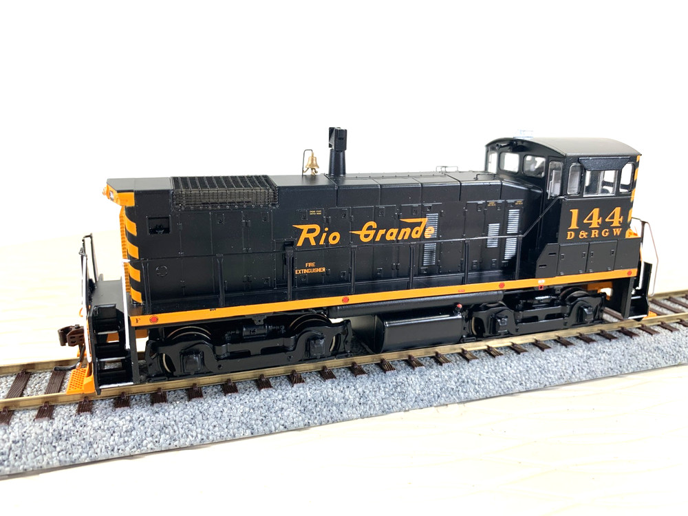 Athearn 95813 Rio Grande SW1000 Switcher #144 HO scale
