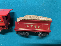 VTG Lionel Engine 8005 ATSF & Tender Red out of jessie james set