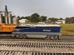 HO scale, Athearn RTR F59 PH1 “Amtrak West” #461 DC Passenger Train Engine LNIB