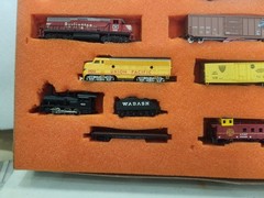 N SCALE BONZANZA THREE LOCOMOTIVES TWELVE CARTS AND BONUS ACCESSORIES
