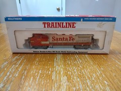 Walthers Trainline Sante Fe 553 GE Dash 8 40 Deluxe HO Scale Model Railroading