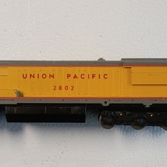 HO Union Pacific Railroad Diesel Locomotive Analog 1:87 2802 Yellow Gray