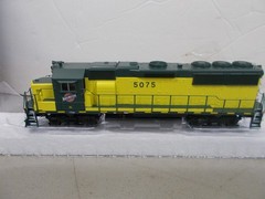 ATHEARN # 77824 ~ CHICAGO NORTHWESTERN GP 50 LOCOMOTIVE # 5075 ~HO SCALE