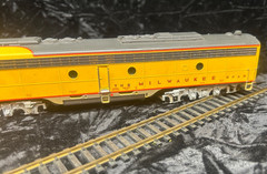 WALTHERS PROTO 2000 HO Scale MILWAUKEE ROAD LOCOMOTIVE #33C DC (12WD) lotA1