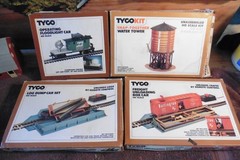 Vtg Lot of TYCO HO Scale Box Car Log Dump Building Kits INCOMPLETE FOR PARTS