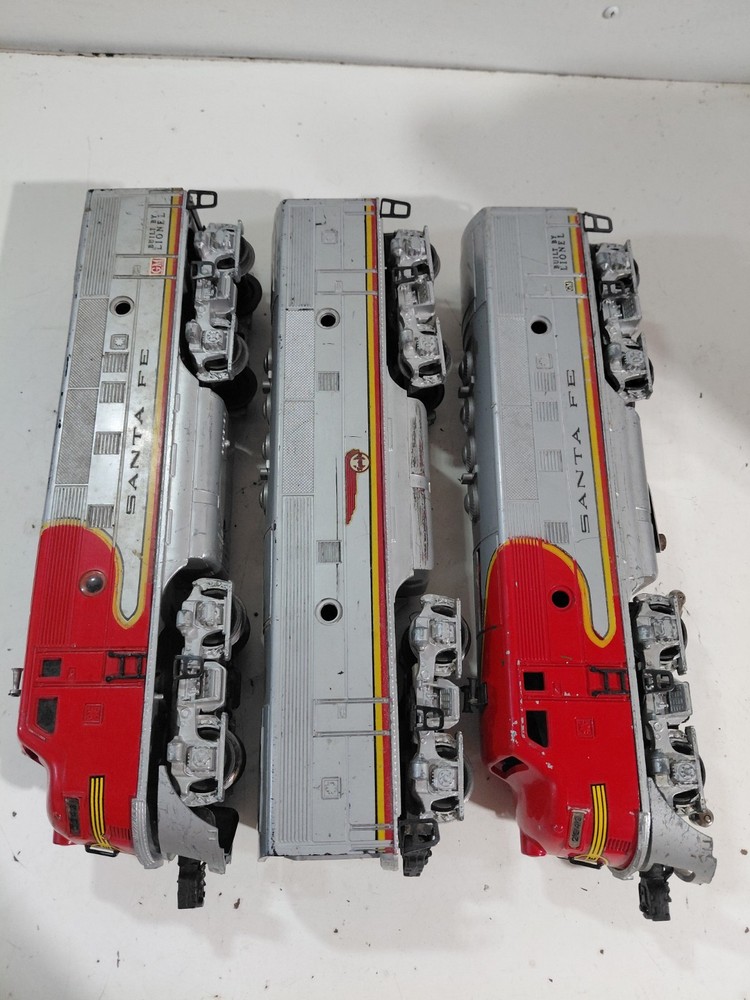 Lionel 2343 O Gauge Model Railroad Post War Santa Fe F7 Diesel Locomotive ABA