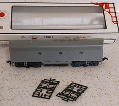 Stewart/Kato F3B Phase IV Powered Undecorated HO Scale 8401 NIOB