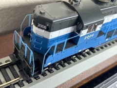 BN / GN BIG SKY BLUE GP20 HIGH HOOD LOCO DC / DCC Ready HO Scale STORE DISPLAY