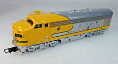 MTH HO F7A Santa Fe Yellow Bonnet DCC w/Sound 3 rail incld 2 rail convert truck