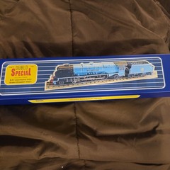 Hornby dublo 3 rail Coronation class Queen Elizabeth No 46221 Boxed