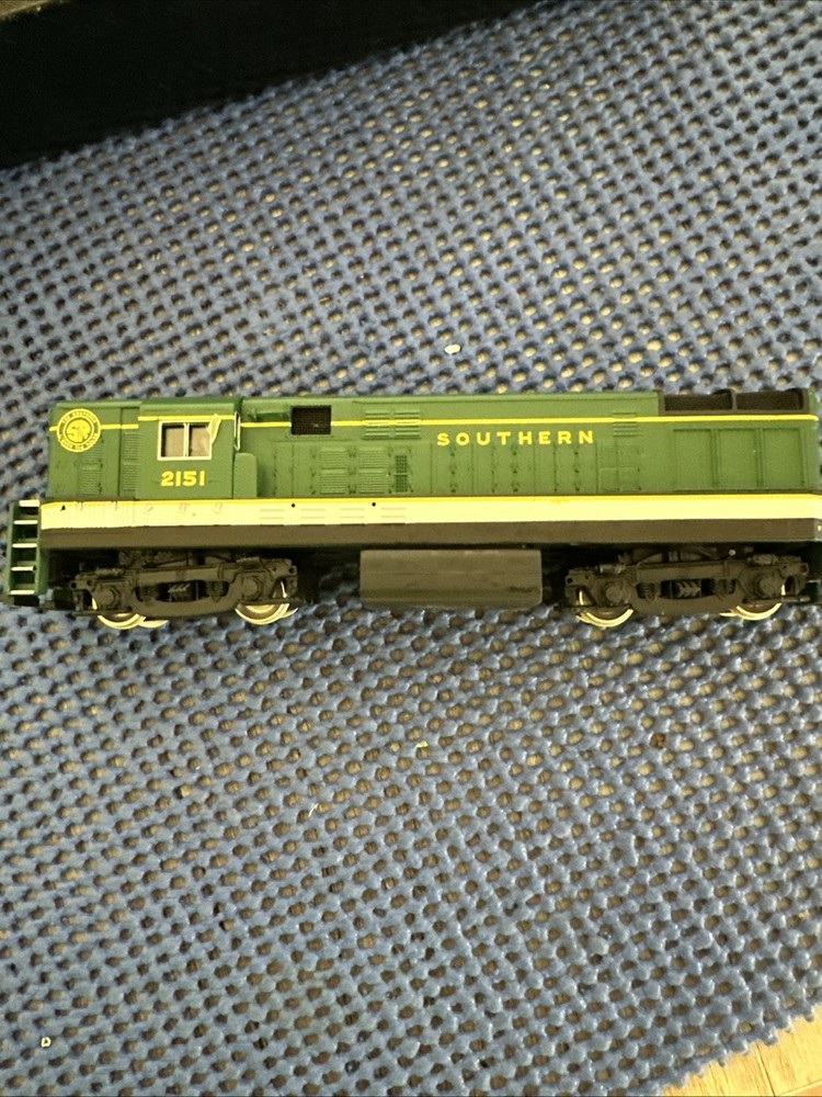Bachman Spectrum FM H16-44 Baby Trainmaster Southern #2151 HO Locomotive