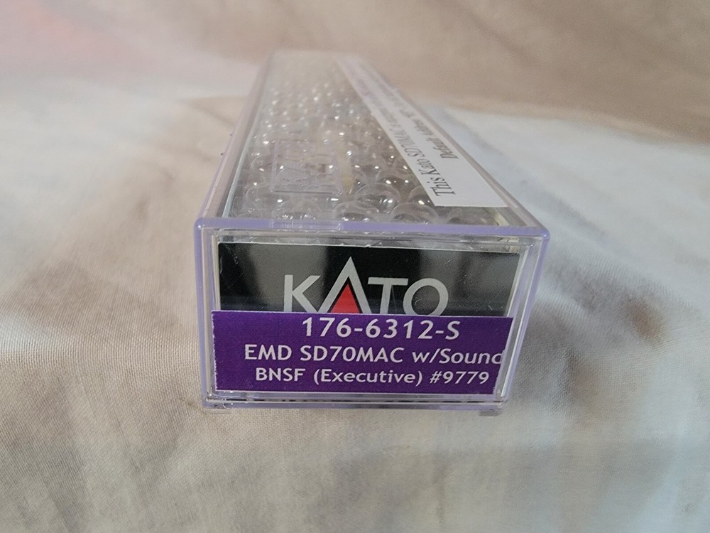 Kato N Trains #9779 BNSF Executive EMD SD70MAC Diesel Engine LokSound 176-6312-S