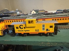 Bachmann8x8 HO Chessie System Diesel Engine#8256 + B&o 3966 Caboose