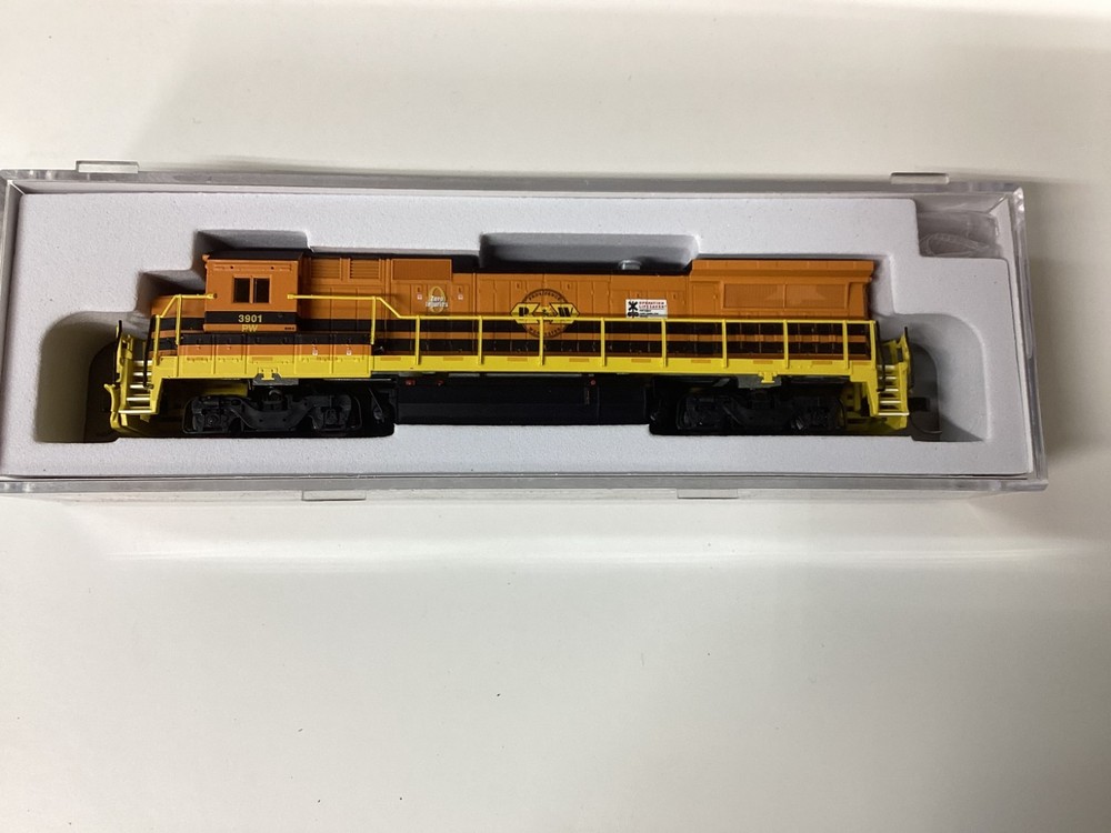 Atlas #40 005 171 N scale “PW” Dash 8-39B locomotive with sound Rd #3901