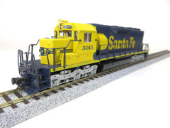 Kato 37-011 HO Scale EMD SD40 Diesel Locomotive ATSF Santa Fe Railroad #5015