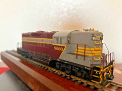 CANADIAN PACIFIC GP9 HIGH HOOD -DC/DCC ready – HO Scale -“BURGUNDY”-NEW OOP RARE