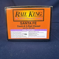 NEW ! In Box ! NIB MTH Rail King Santa Fe Dash-8 3-Rail Diesel RK-2004 #560 –
