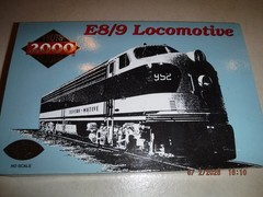LIFE-LIKE PROTO 2000 E8/9 HO MILWAUKEE ROAD YELLOW LOCOMOTIVE #33C – NOS NEW!