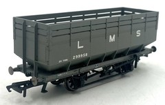 Hornby OO Gauge (1/76) R6731A – LMS 20 Ton Coke Hoper Wagon ‘299958’