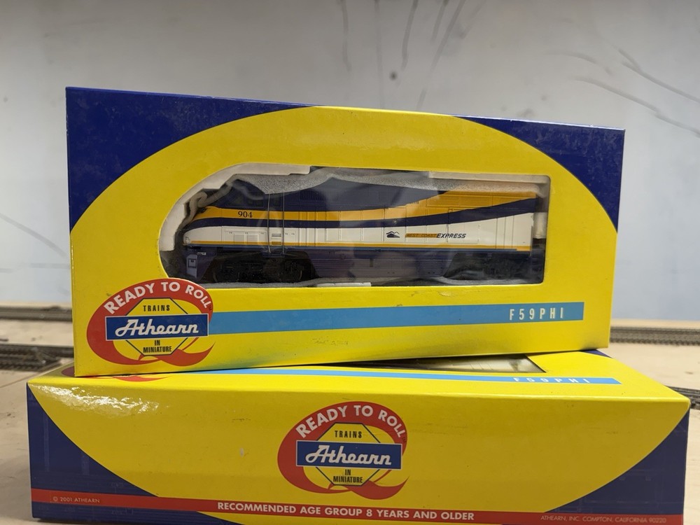 Athearn F59PHI California Express Diesel Locomotive HO