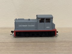 Model Power HO Scale Southern Pacific DDT Switcher #672 Diesel Locomotive
