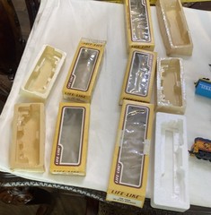 Vintage Life-Like Chessie System B&O 4810 Train Locomotive & 4 Cars in Boxes