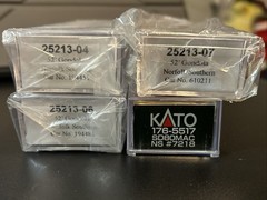 Kato N 176-5517 Norfolk Southern SD80MAC + 3 Trainworx NS Gondolas – New!