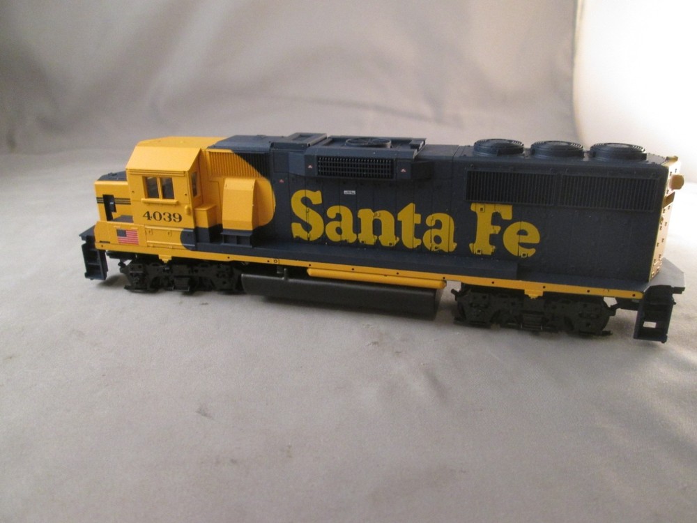 Athearn HO Scale Santa Fe #4039 GP60 Diesel Locomotive Dummy new good condition